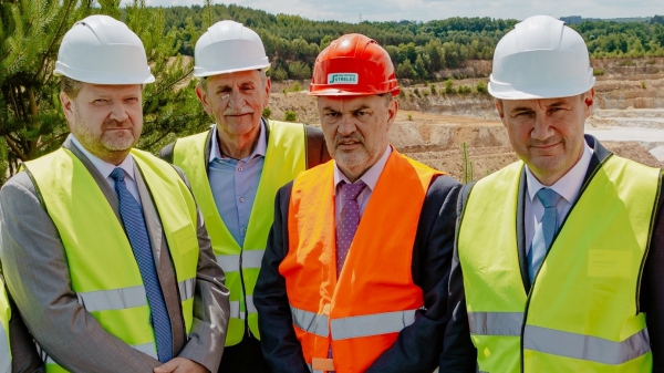 Předseda ČBÚ ocenil dokončenou investici těžební organizace  do hospodárnějšího využívání ložiska sklářských a slévárenských písků